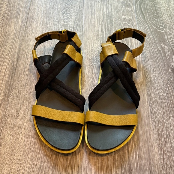 Sorel Roaming Decan Gold and Black Sandals Size 8 - Picture 2 of 10